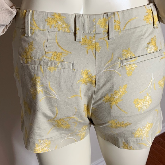 Gap Khakis Shorts Women 0 Yellow Floral Print 3" Shorts Stretch Chino Casual - Picture 3 of 12
